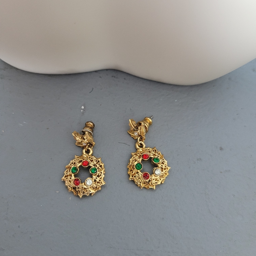 Gold tone Christmas Wreath stud earrings